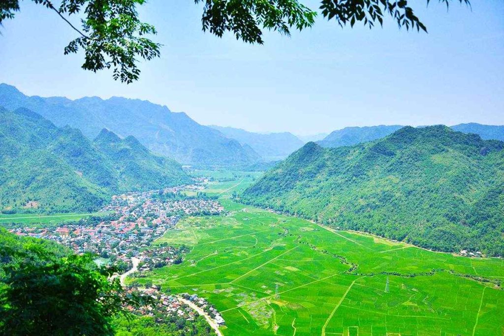 Northern Vietnam Motorbike Tour to Ta Xua , Mu Cang Chai, Y Ty, Sapa