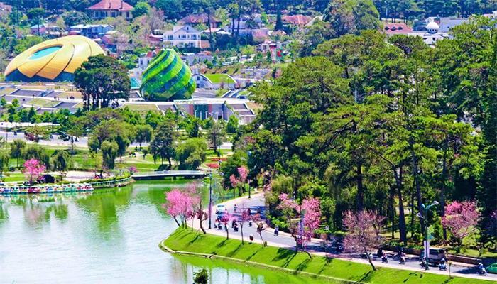 DA LAT - A FLOWERFUL TOWN OF ROMANCE