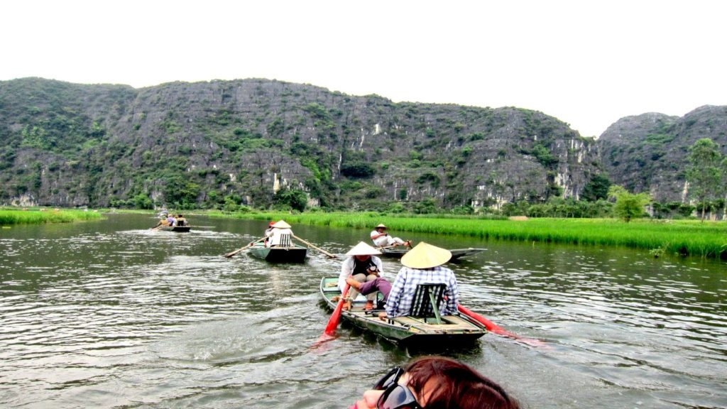 VIETNAM MOTORCYCLE TOUR TO MAI CHAU - CUC PHUONG - TAM COC VIETNAM MOTORCYCLE TOUR TO MAI CHAU - CUC PHUONG - TAM COC