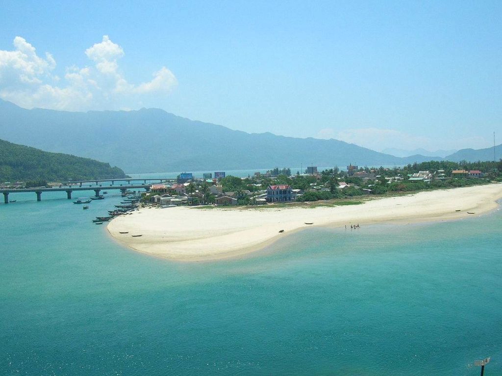 LANG CO BEACH