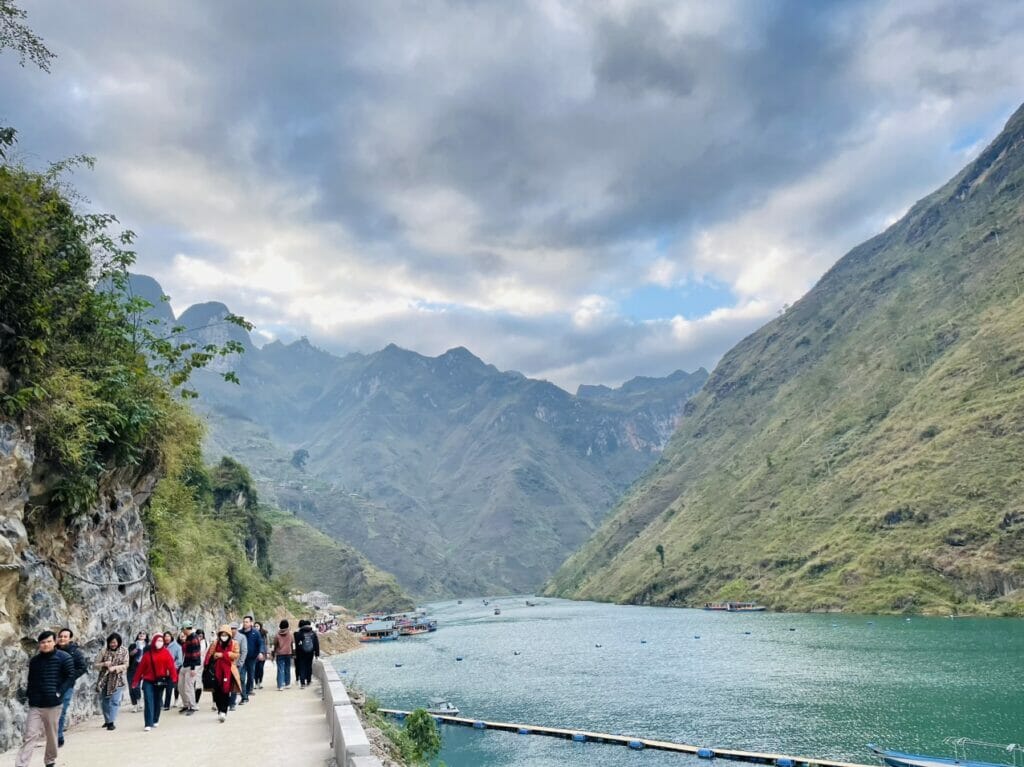 HANOI MOTORBIKE TOUR TO HA GIANG AND SAPA HANOI MOTORBIKE TOUR TO HA GIANG AND SAPA