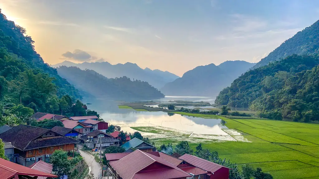 HANOI MOTORBIKE TOUR TO HA GIANG AND SAPA HANOI MOTORBIKE TOUR TO HA GIANG AND SAPA