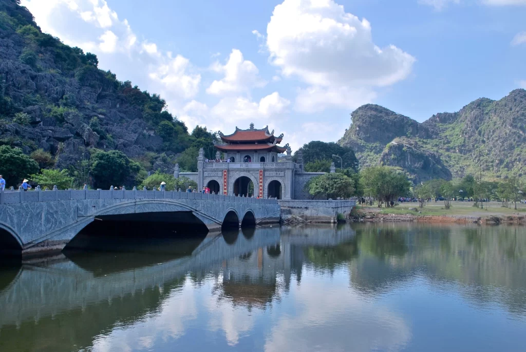 HANOI MOTORCYCLE TOUR TO HOA LU – TAM COC FOR 1 DAY                  