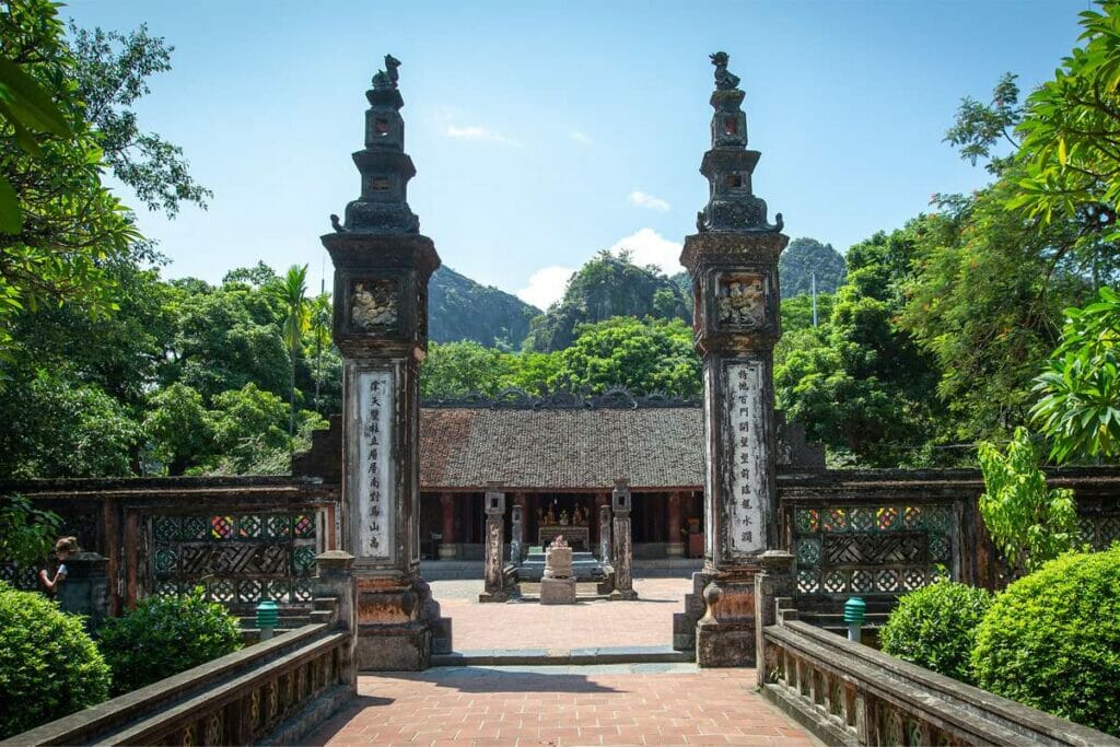 HANOI MOTORCYCLE TOUR TO CUC PHUONG PARK AND HOA LU – TAM COC FOR 2 DAYS