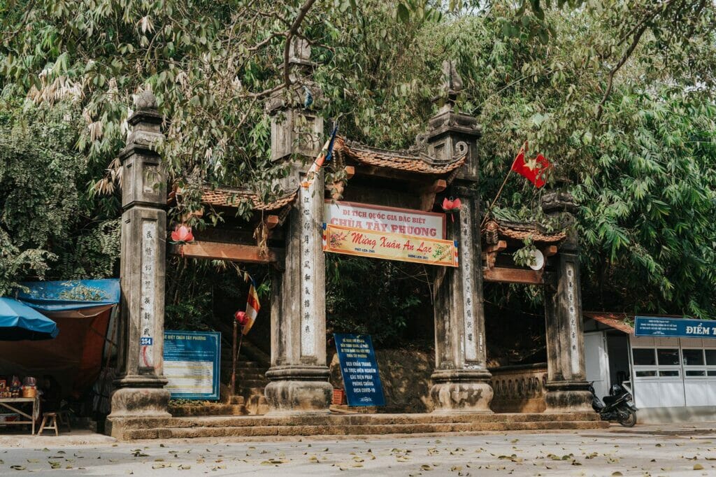 SHORT HANOI MOTORBIKE TOUR FOR COUNTRYSIDE LANDSCAPES SHORT HANOI MOTORBIKE TOUR FOR COUNTRYSIDE LANDSCAPES