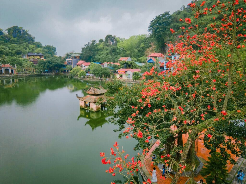 SHORT HANOI MOTORBIKE TOUR FOR COUNTRYSIDE LANDSCAPES SHORT HANOI MOTORBIKE TOUR FOR COUNTRYSIDE LANDSCAPES
