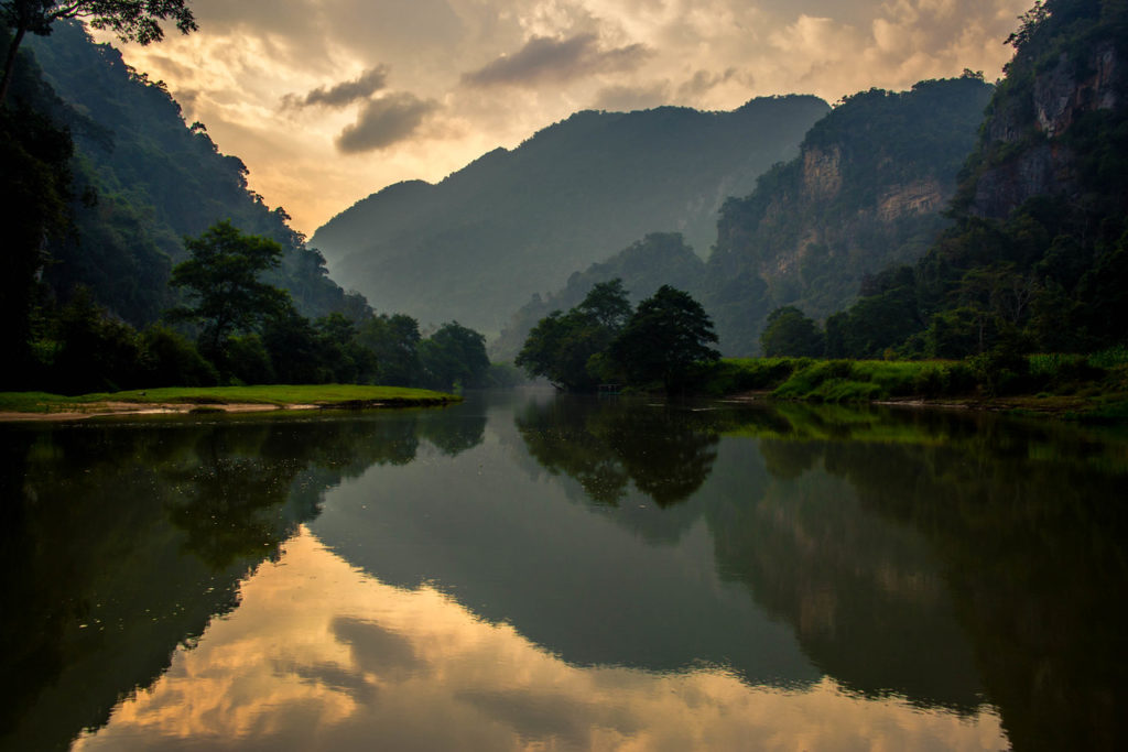 HANOI MOTORBIKE TOUR TO HA GIANG VIA THAC BA LAKE, BAC HA, AND BA BE NATIONAL PARK – 7 DAYS