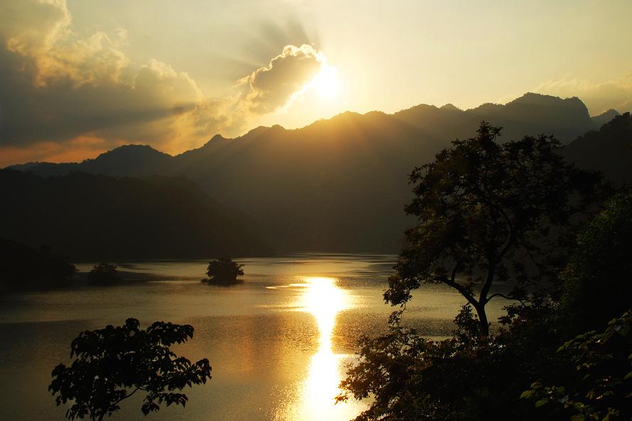 HANOI MOTORBIKE TOUR TO THAC BA AND BA BE LAKES – 3 DAYS HANOI MOTORBIKE TOUR TO THAC BA AND BA BE LAKES – 3 DAYS