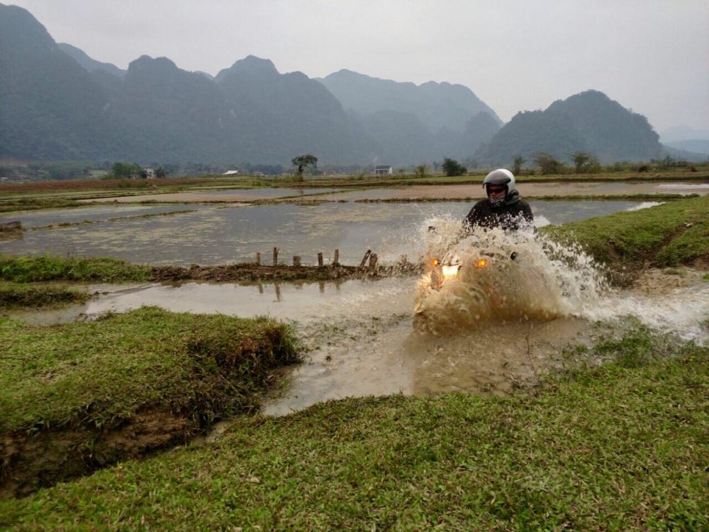 HANOI MOTORBIKE TOUR TO MAI CHAU