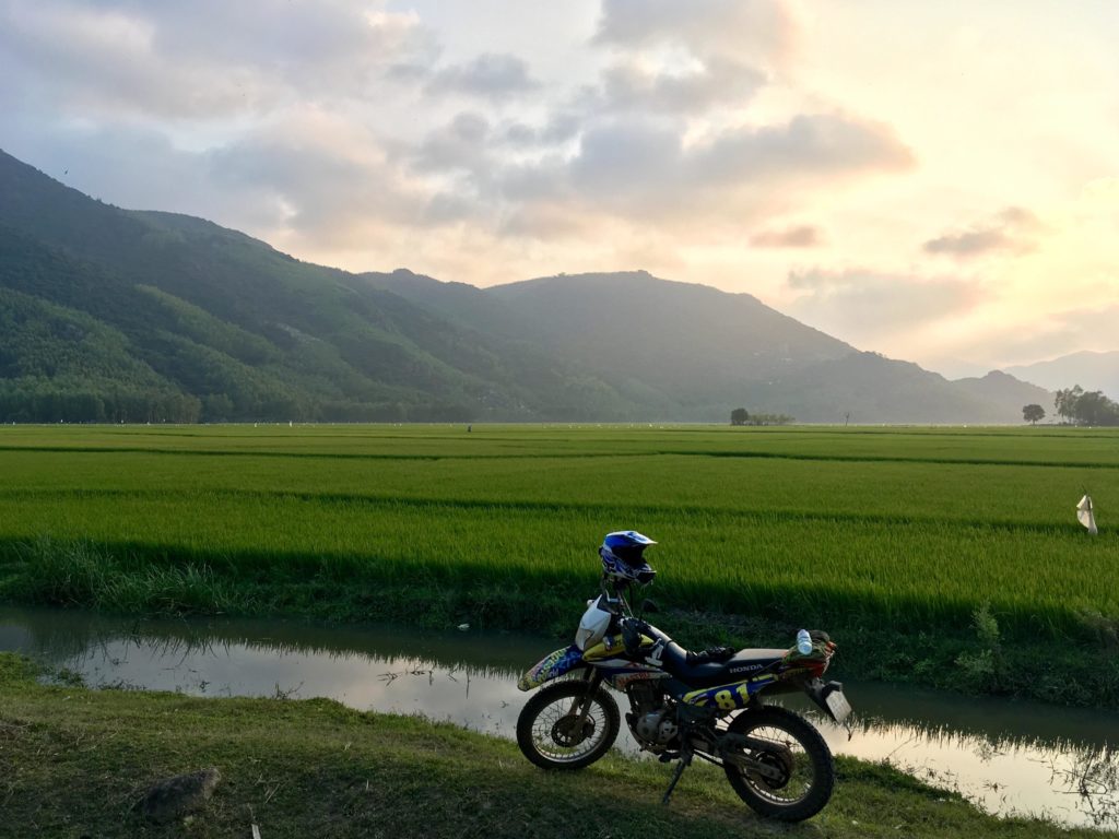 HANOI MOTORBIKE TOUR TO MAI CHAU